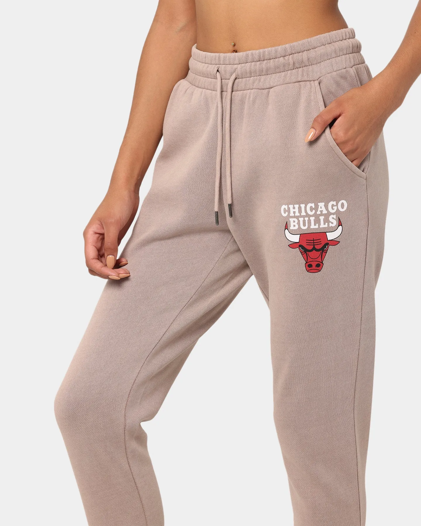 Mitchell & Ness Women's Chicago Bulls Vintage Track Pant Mushroom